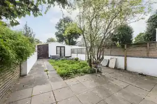 112E Amyand Park Road, photo 2