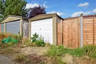 114 Bawdsey Avenue, photo 2