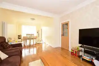114 Bawdsey Avenue, photo 3