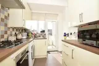 114 Bawdsey Avenue, photo 4