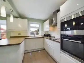 114 Chessington Avenue, photo 3