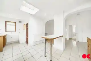 114 Clements Road, photo 3