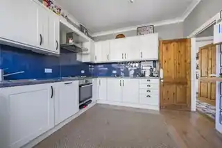 114 Ravensbury Road, photo 4