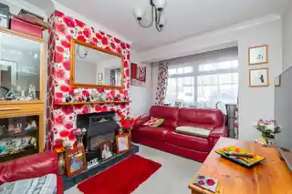 115 Garth Road, photo 2
