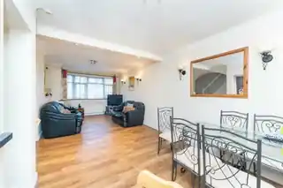 115 Leamington Crescent, photo 2
