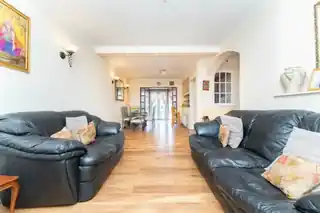 115 Leamington Crescent, photo 4