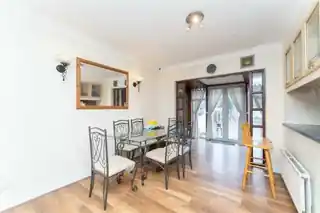 115 Leamington Crescent, photo 3