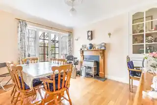115 Onslow Gardens, photo 4
