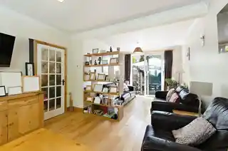 116 Alexandra Road, photo 3