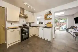 116 Hawthorne Crescent, photo 2