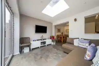 116 Hawthorne Crescent, photo 4