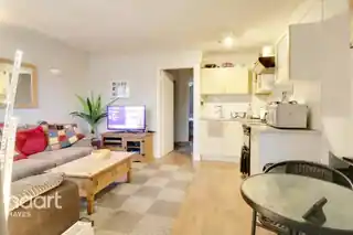 1164 Uxbridge Road, photo 3