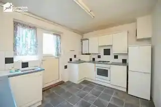 118 Markyate Road, photo 4