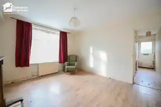 118 Markyate Road, photo 3
