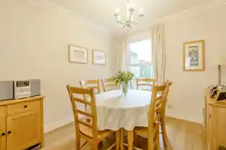 118 Rosebery Avenue, photo 3