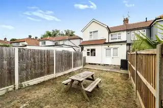 118 Slewins Lane, photo 3