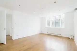 118 Slewins Lane, photo 4