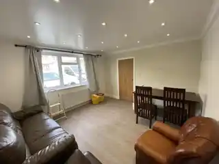 118 The Drive, photo 3