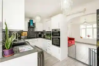 119 Cornwallis Road, photo 3