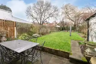 119 Court Lane, photo 4