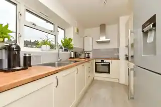 119 Kingsdown Avenue, photo 2