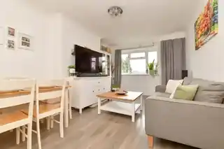 119 Kingsdown Avenue, photo 3