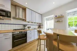 119 Shaftesbury Way, photo 3