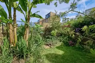 11A Dagmar Road, photo 3