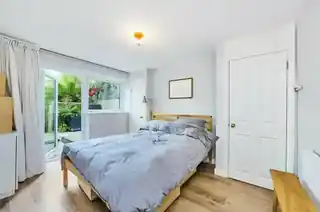 11A Dagmar Road, photo 2