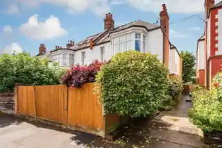 11A Laurel Road, photo 3