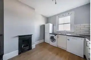 11B Hopedale Road, photo 3