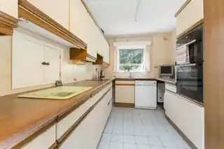 11F Overton Road, photo 3