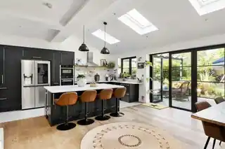 12 Abbotsford Gardens, photo 2