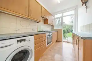 12 Abbott Avenue, photo 4