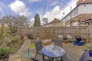 12 Abinger Gardens, photo 4