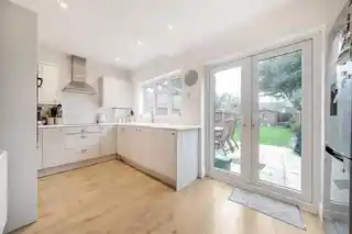 12 Appledore Avenue, photo 4