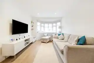 12 Appledore Avenue, photo 2