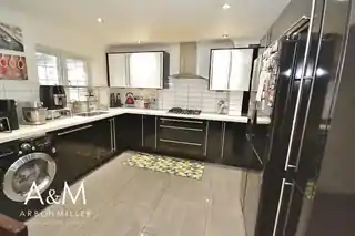 12 Barrington Close, photo 3