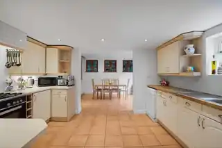 12 Blandford Road, photo 4