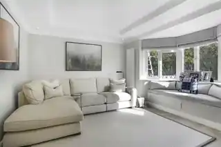 12 Blenheim Road, photo 3
