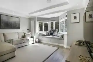 12 Blenheim Road, photo 2