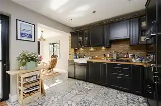 12 Canbury Park Road, photo 3