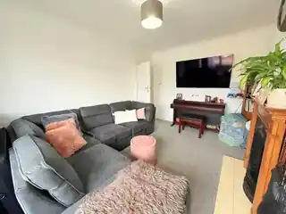 12 Carlton Close, photo 2
