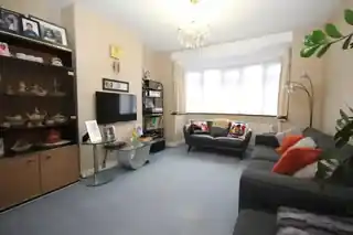 12 Carlyon Close, photo 3