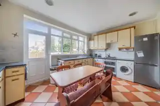 12 Central Avenue, photo 3