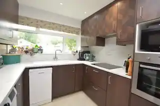 12 Cherry Croft Gardens, photo 4