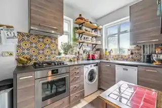 12 Collingtree Road, photo 2