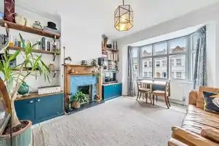 12 Collingtree Road, photo 4