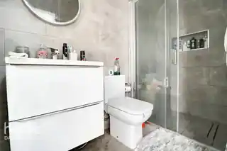12 Coombes Road, photo 3