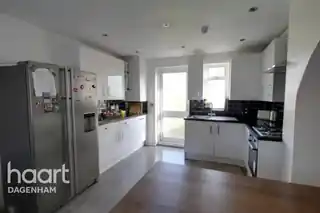 12 Croppath Road, photo 2